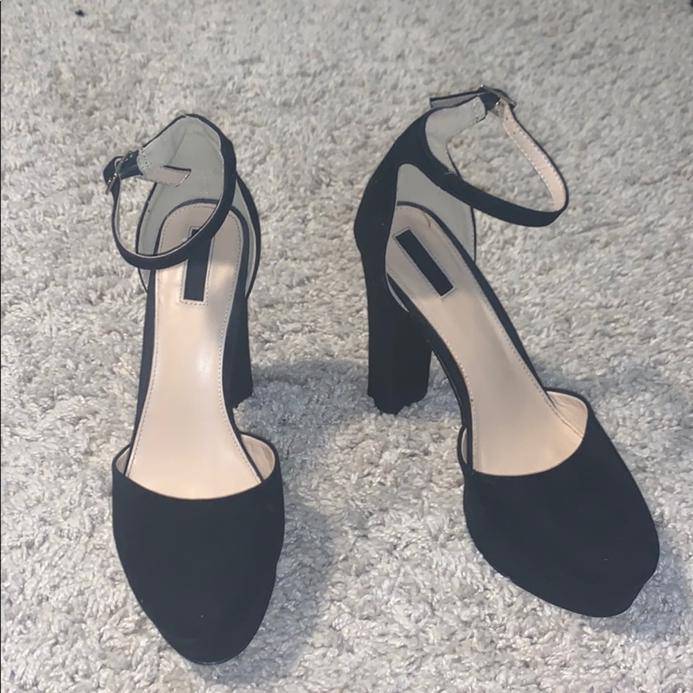 Closed Toe Chunk Heel